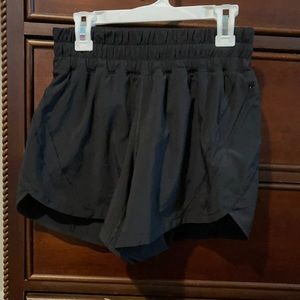 Lululemon Tracker shorts 5”